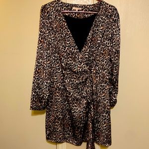 Cheetah print L dress with ruffle in the front.